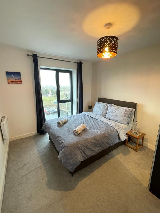 Balcony Marina Apartment With City Skyline Views - Free Secure Parking Манчестер Экстерьер фото
