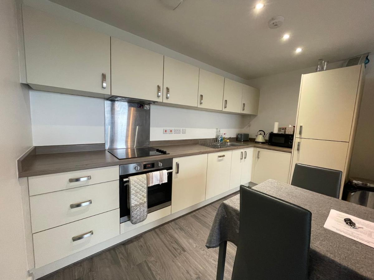 Balcony Marina Apartment With City Skyline Views - Free Secure Parking Манчестер Экстерьер фото