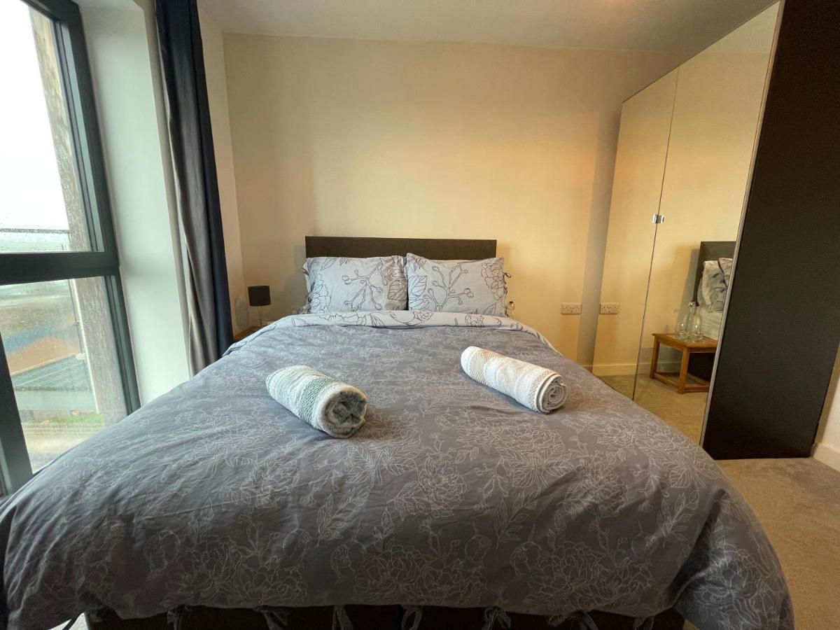 Balcony Marina Apartment With City Skyline Views - Free Secure Parking Манчестер Экстерьер фото