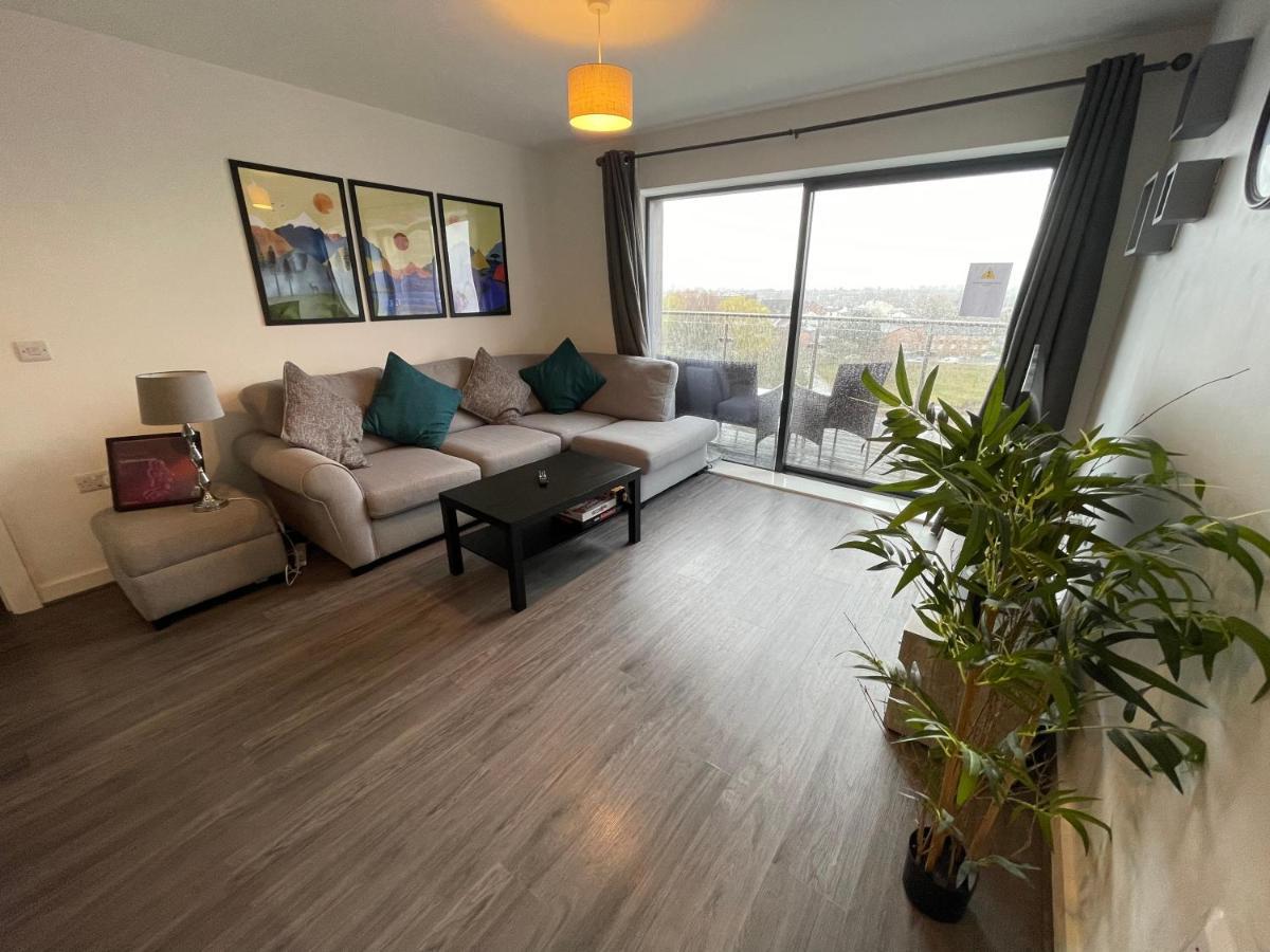 Balcony Marina Apartment With City Skyline Views - Free Secure Parking Манчестер Экстерьер фото