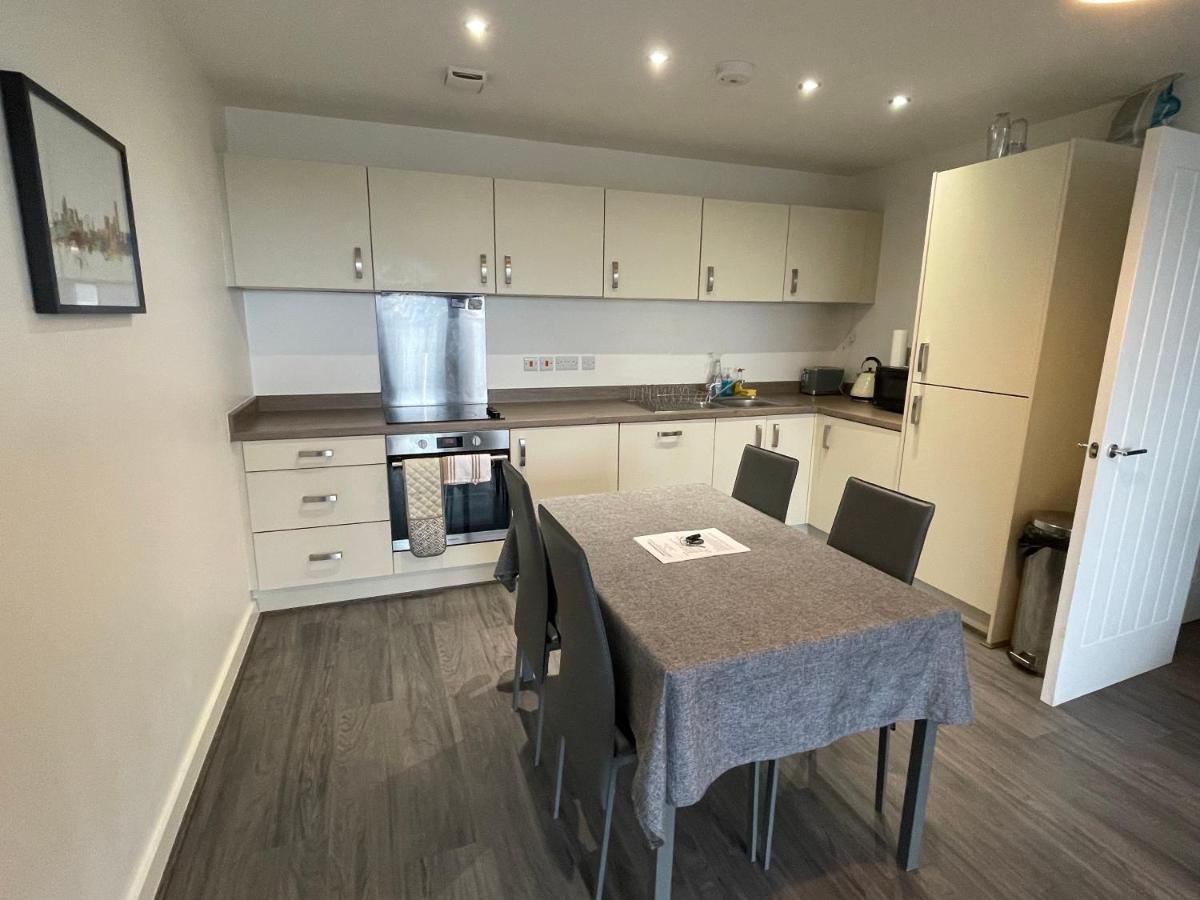 Balcony Marina Apartment With City Skyline Views - Free Secure Parking Манчестер Экстерьер фото