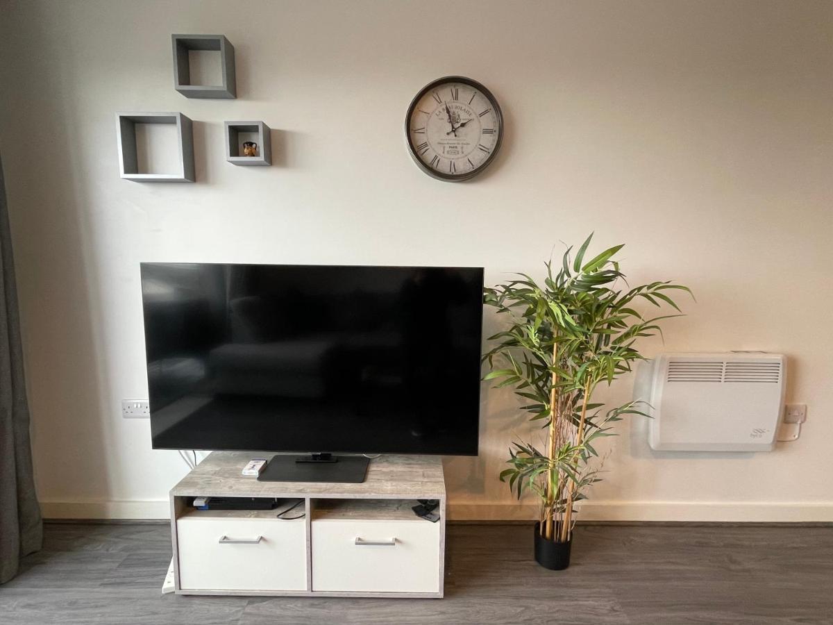 Balcony Marina Apartment With City Skyline Views - Free Secure Parking Манчестер Экстерьер фото