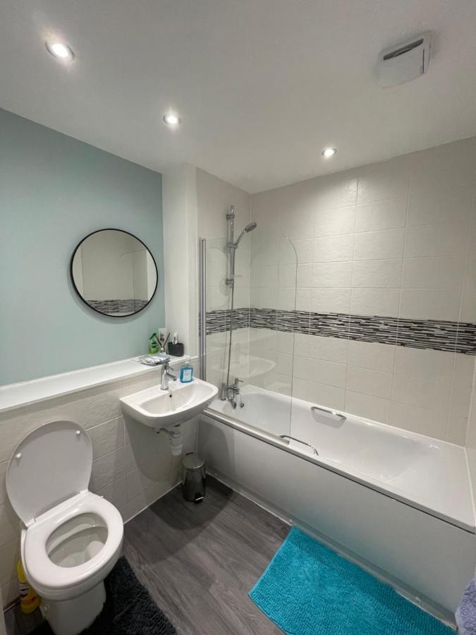Balcony Marina Apartment With City Skyline Views - Free Secure Parking Манчестер Экстерьер фото