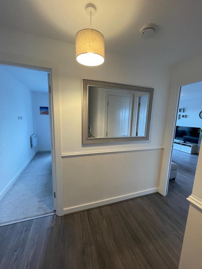 Balcony Marina Apartment With City Skyline Views - Free Secure Parking Манчестер Экстерьер фото