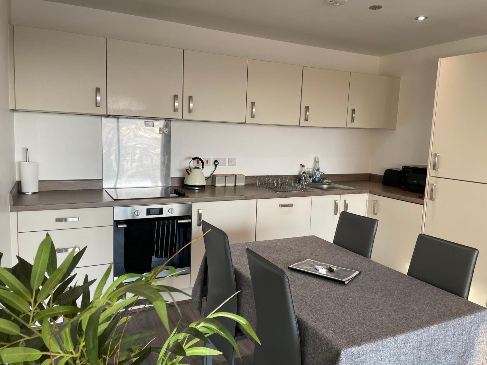 Balcony Marina Apartment With City Skyline Views - Free Secure Parking Манчестер Экстерьер фото